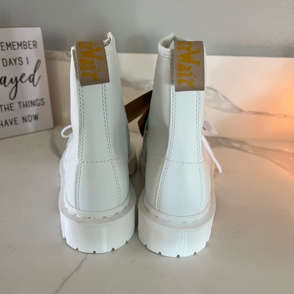 COPY - All white Doc Martens BNWT size 8 - Picture 3 of 6